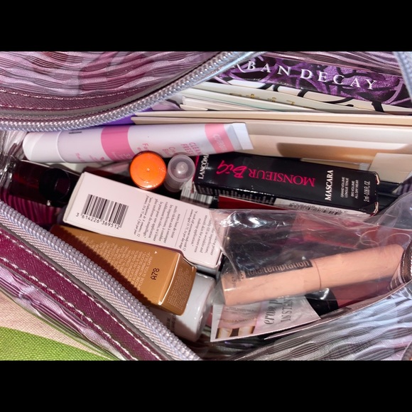 Lot of 20 Random Beauty Samples and a Make Up Bag - Picture 5 of 8